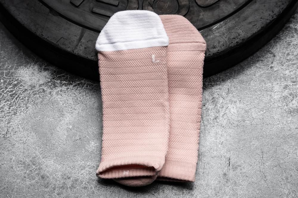 NOBULL Low Socks - Dusty Rose White - Ireland (4309YBNCH)